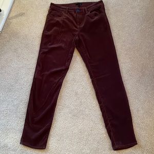 Edyson Hampton skinny lightweight corduroy pant. Plum. US size 6.
